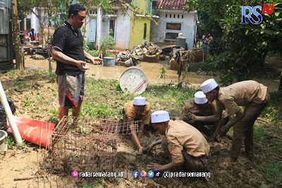 Dua Orang Meninggal Akibat Banjir Bandang di Perumahan Dinar Indah Meteseh