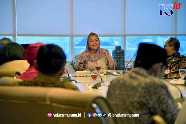 KOMITMEN TINGGI: Plt Wali Kota Semarang Hevearita Gunaryanti Rahayu saat membahas refleksi pembangunan bersama DP2K, Jumat (13/1). (Humas Pemkot Semarang)