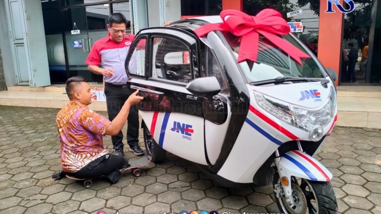 ASN Guru Disabilitas Batang Dapat Mobil Listrik Roda Tiga