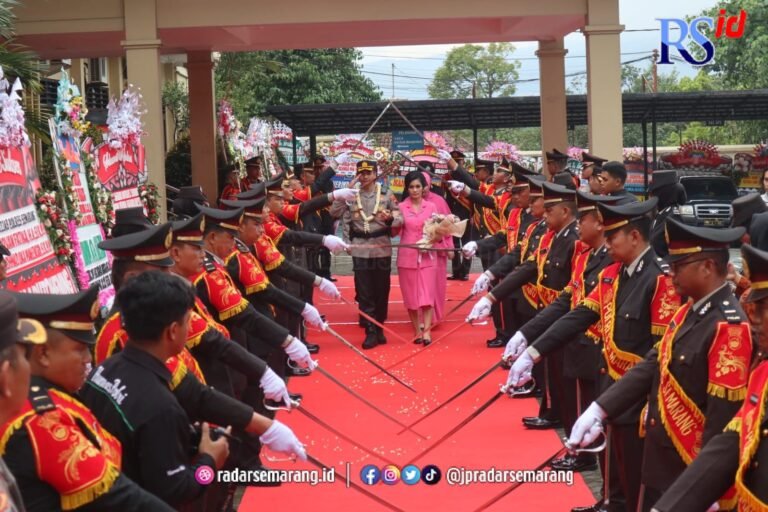 Pedang Pora Sambut Kapolres Semarang yang Baru AKBP Achmad Oka Mahendra