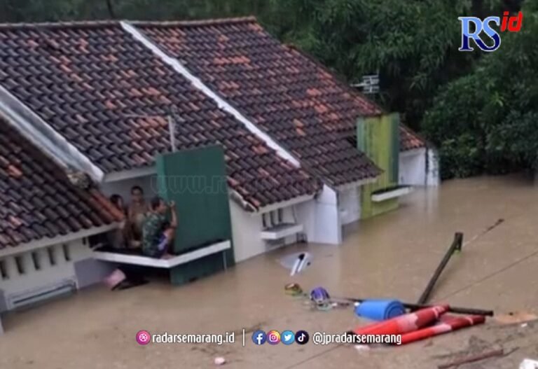 Perum Dinar Indah Semarang Diterjang Banjir Bandang, Puluhan Rumah Terendam