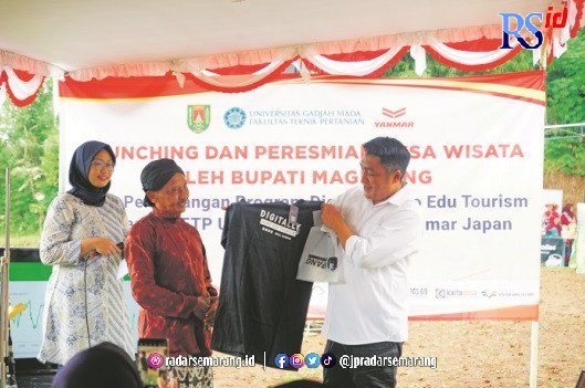 DESA WISATA : Bupati Magelang Zaenal Arifin melaunching desa wisata dan mencanangkan Digitaly Agro Edu Tourism di Desa Sambak, Kecamatan Kajoran, Jumat (27/1). (Ist)
