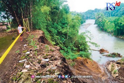 Tebing Sungai Longsor, Satu Rumah Terancam
