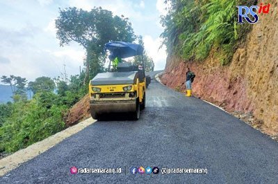 Perbaikan Ulang Jalan Bumirasa-Panumbangan Capai 50 Persen