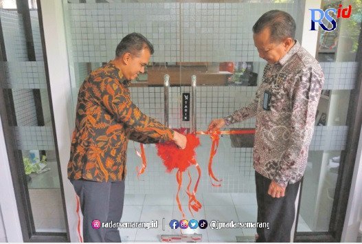 PERESMIAN : Kepala Bappeda dan Litbangda Kabupaten Magelang, M Taufiq Hidayat Yahya bersama Kepala Divisi Pelayanan Hukum dan HAM, Nur Ichwan meresmikan Klinik Kekayaan Intelektual (KI). (IST)